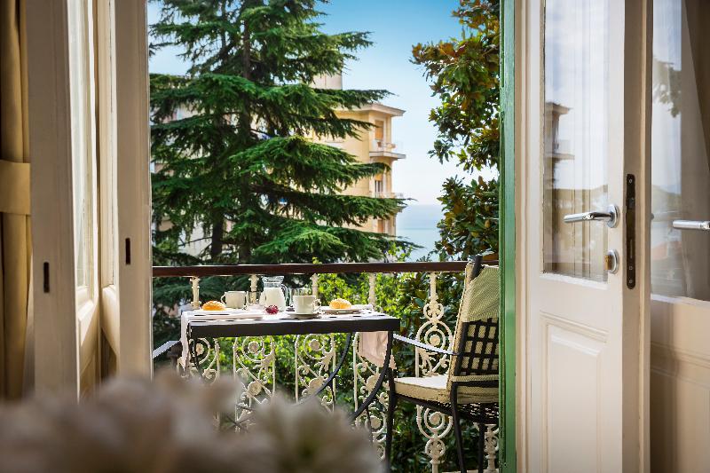 Remisens Villa Elsa Ловран Екстериор снимка