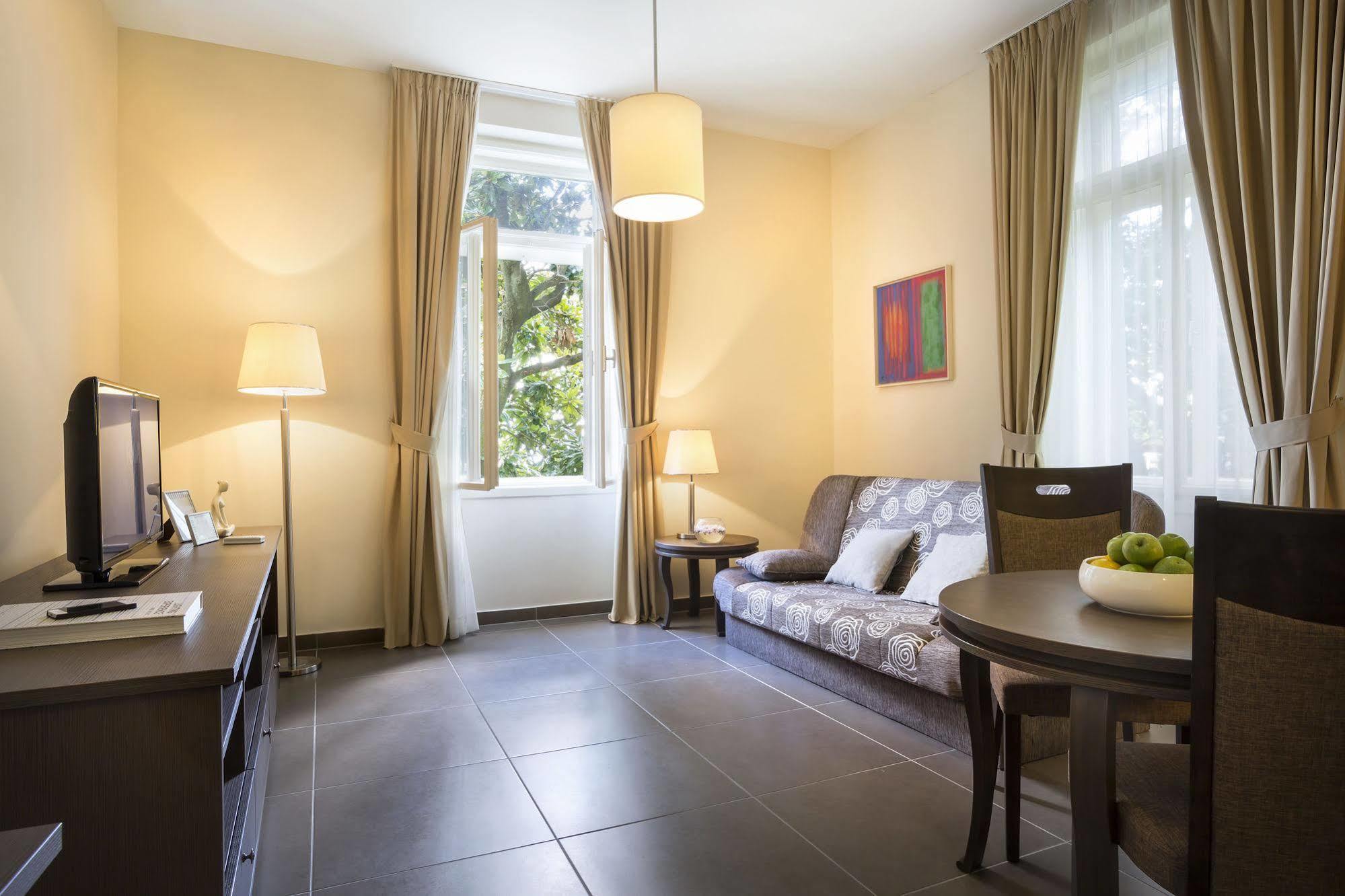 Remisens Villa Elsa Ловран Екстериор снимка